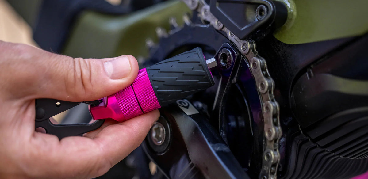 Muc-Off eBike Drivetrain Tool – hier in gebruik
