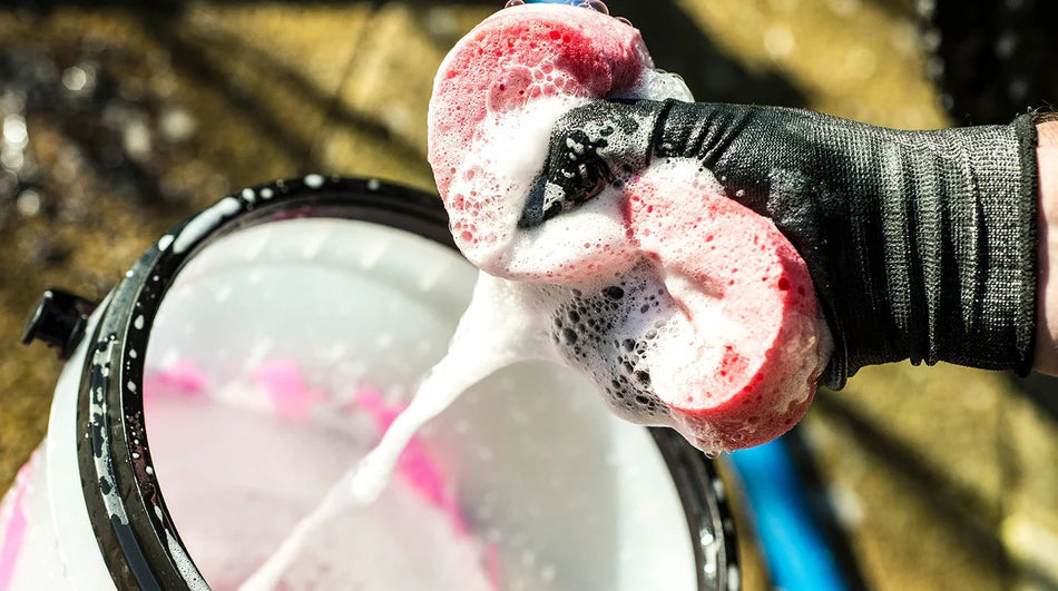 MUC-OFF Dirt Bucket Kit - inclusief een spons