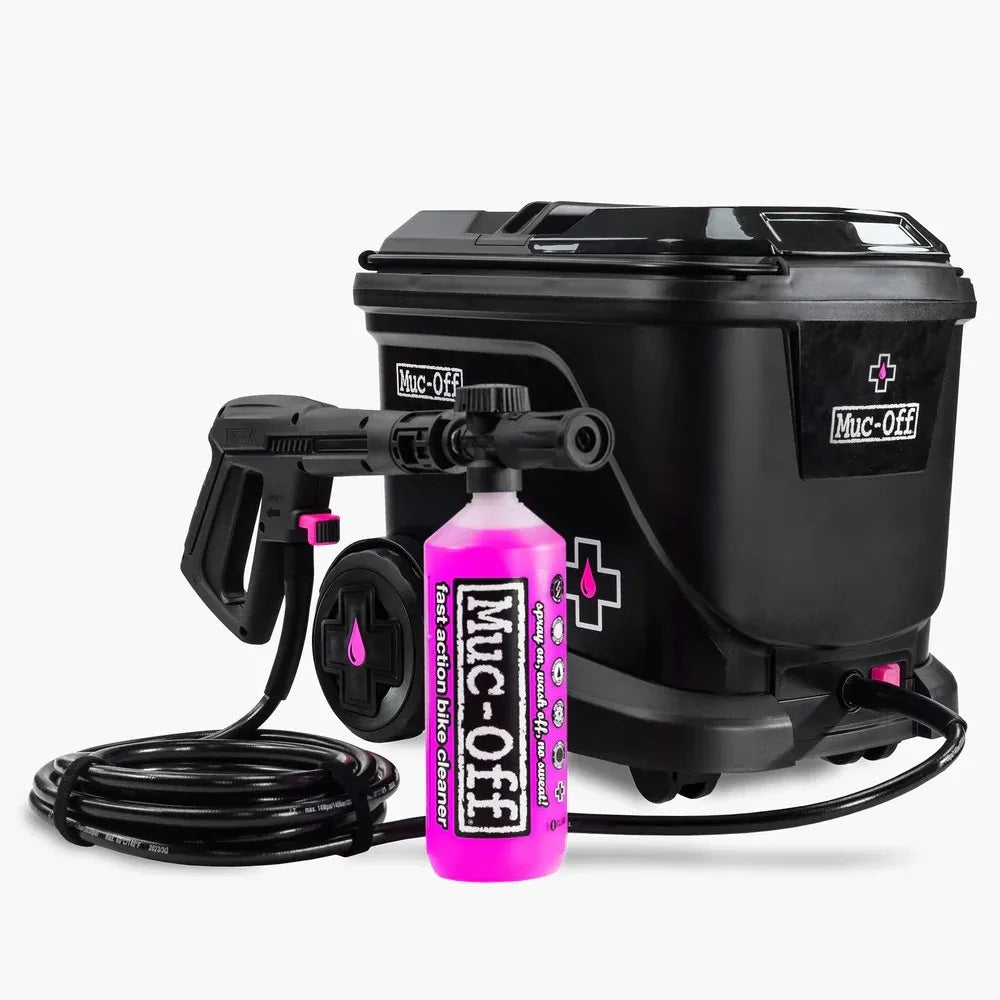 MUC-OFF Mobile Washing Bundle – cleaner aangesloten op de spuit