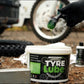 MOTOVERDE Tyre Lube - met een kwast hal je de lube uit de pot