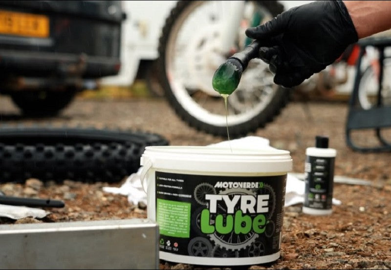 MOTOVERDE Tyre Lube - met een kwast hal je de lube uit de pot