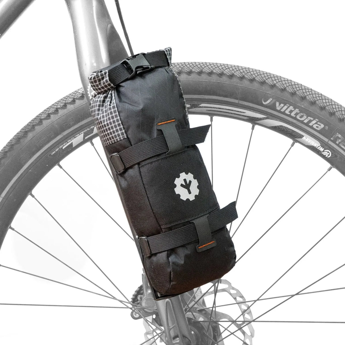 CHOIKE Alforja Nano 2,8L - op een voorvork gemonteerd met een cage