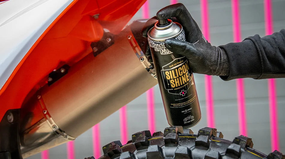 MUC-OFF Motorcycle Silicon Shine spuitbus – hier worden kunststof onderdelen behandeld