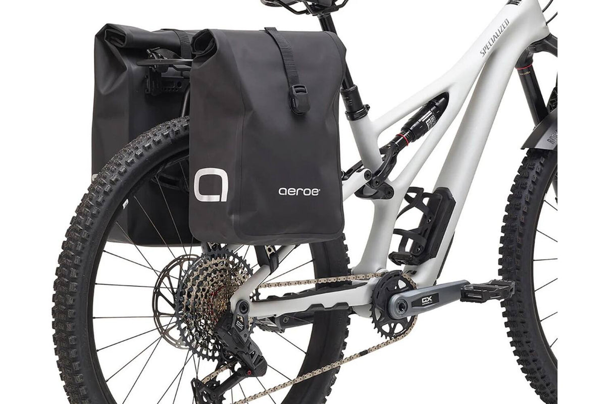 AEROE Urban Pannier Bag 12L zwart - 2 stuks gemonteerd op de pannier rack