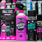 MUC-OFF Motorcycle Clean, Protect & Lube Kit - uitgestald naast de verpakking