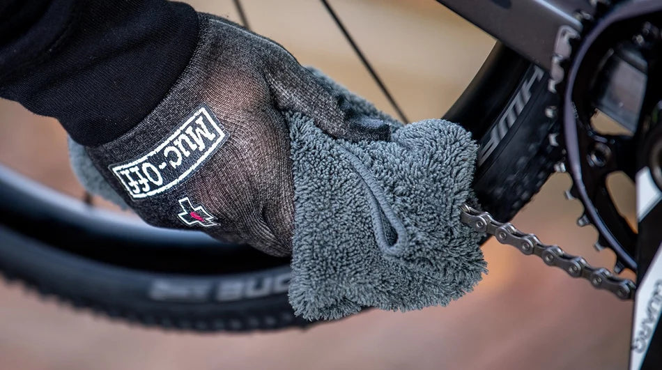 MUC-OFF motorcycle ultimate care kit - microvezel doek de motorketting schoonmaken