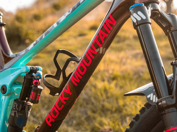 AMS Honeycomb Frame Guard Total gemonteerd op de onderbuis
