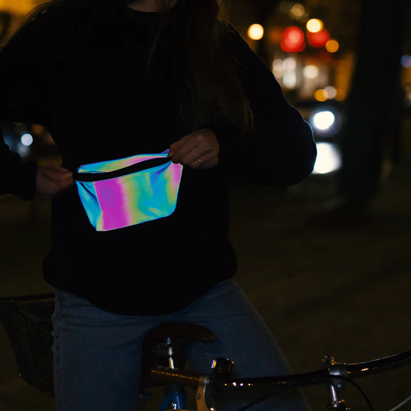 Reflecterende heuptas zichtbaar in het donker met lichtreflectie