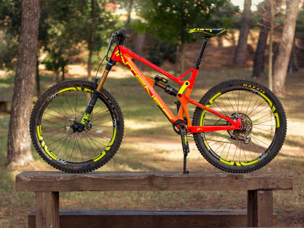 AMS Portable Bike Stand op de crank gemonteerd