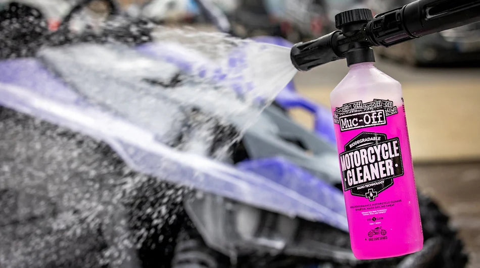 MUC-OFF Nano Tech Motorcycle Cleaner - 1l op de snowfoam lans