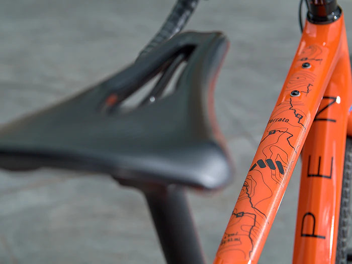AMS Road & Gravel Frame Guard  op de bovenbuis geplakt