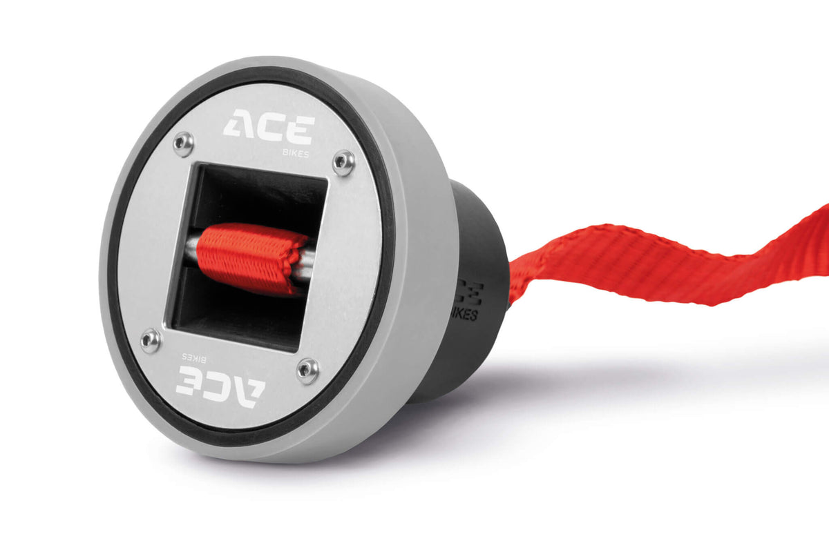  ACEBIKES CapStrap detail doorvoer oog
