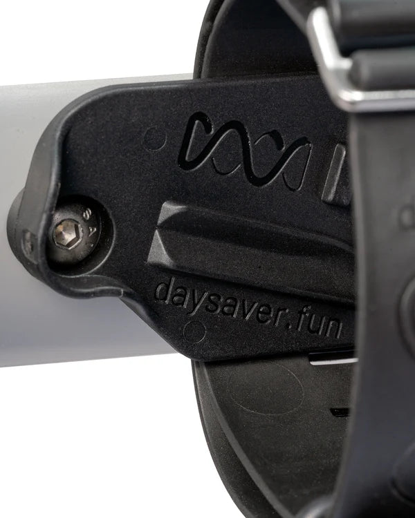 DAYSAVER cradle frame mount close up rvs schroeven