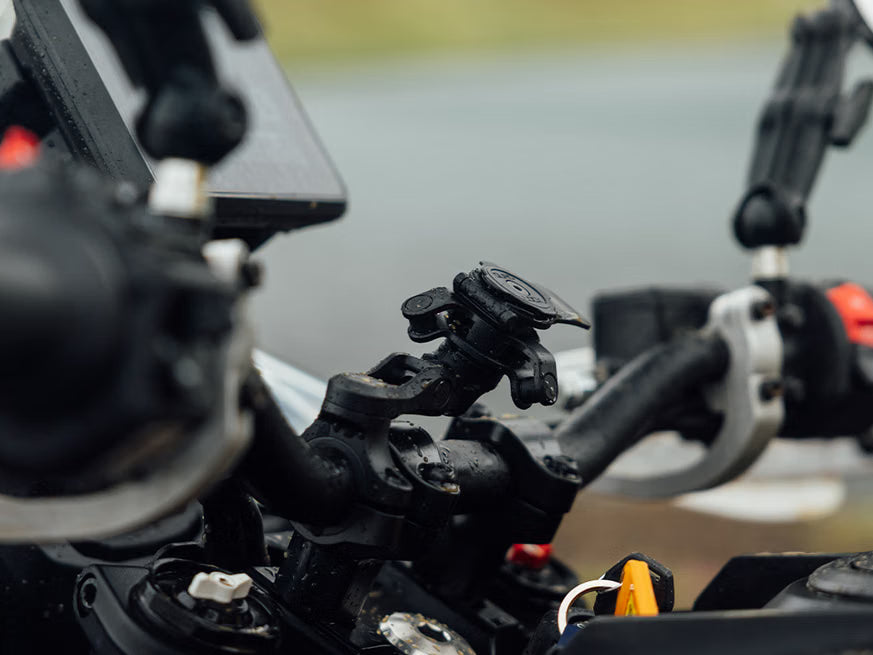 QUAD LOCK Adjustable Arm PRO - op de motor in de regen