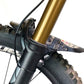 AMS x Red Bull Hardline Mud Guard gemonteerd zijaanzicht