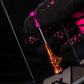 Fietsmonteur gebruikt MUC-OFF Dipstick voor tubeless band controle
