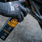 MUC-OFF Motorcycle Chain Care Kit - de chain cleaner in gebruik