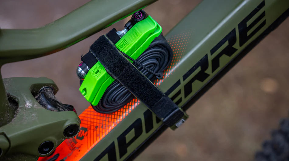 MUC-OFF utility frame strap OM HET FRAME MET RESERVE SPULLEN