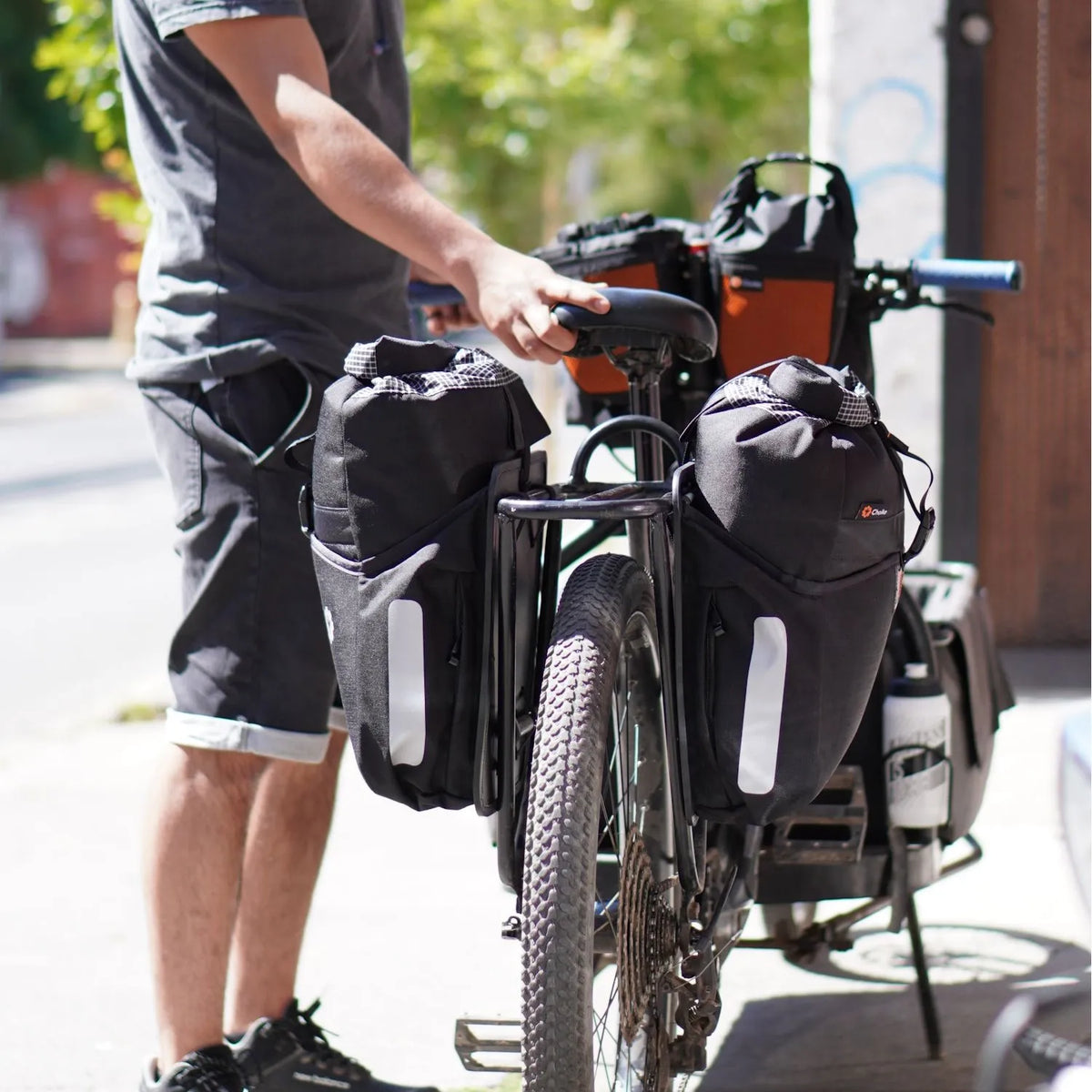 CHOIKE ALFORJA BIKEPACKING GEMONTEERD OP EEN BAGADRAGER