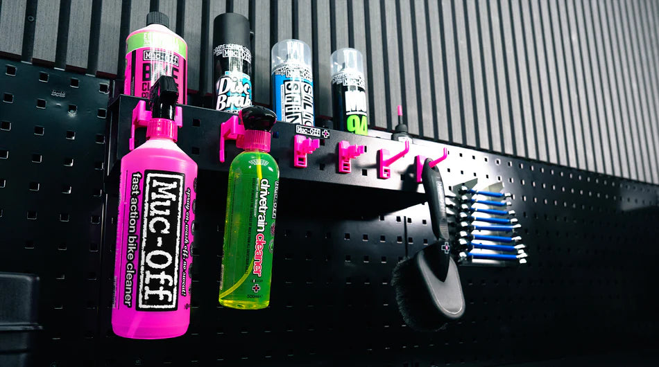 Muc-Off Bottle & Detailing Storage Rack  - in de werkplaats