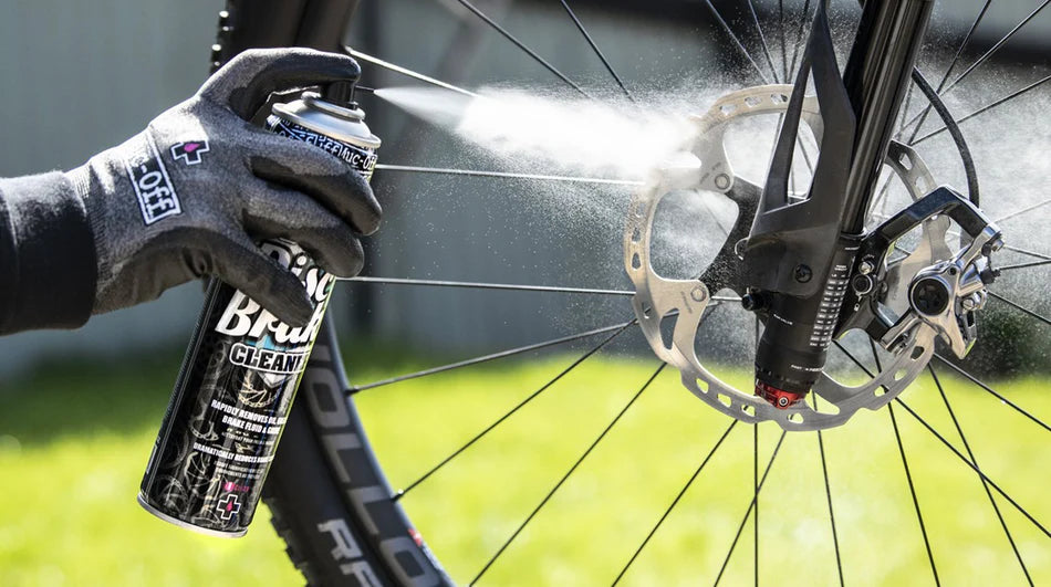 MUC-OFF Cycle Disc Brake Cleaner - hier worden de schijfremmen ontvet