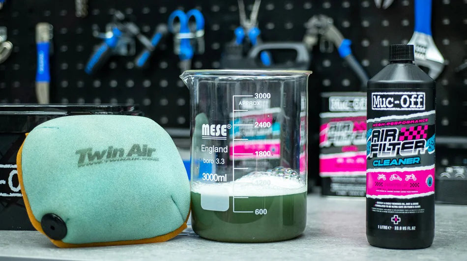MUC-OFF air filter cleaner 1l MET EEN SCHOON FILTER