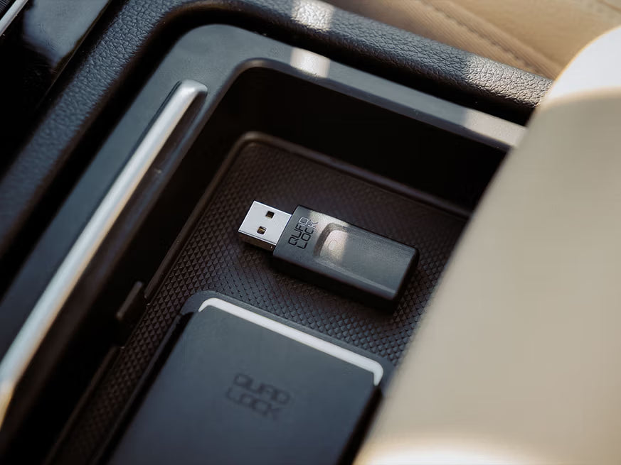 QUAD LOCK kabelloser CarPlay & Android Auto Adapter