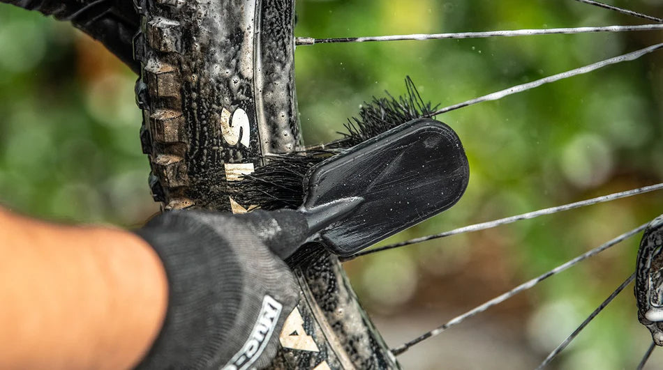 Muc-Off Tyre & Cassette Brush - spaken en velgen schoonmaken