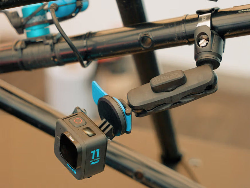 Quad Lock Roll Cage Mount - gemonteerd op een roll cage met een dash cam