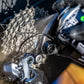 MUC-OFF Bio Degreaser spray op fietsketting voor grondige reiniging en ontvetting
