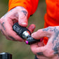 CO2 Inflator Kit MTB - co2 patroon op de pomp draaien