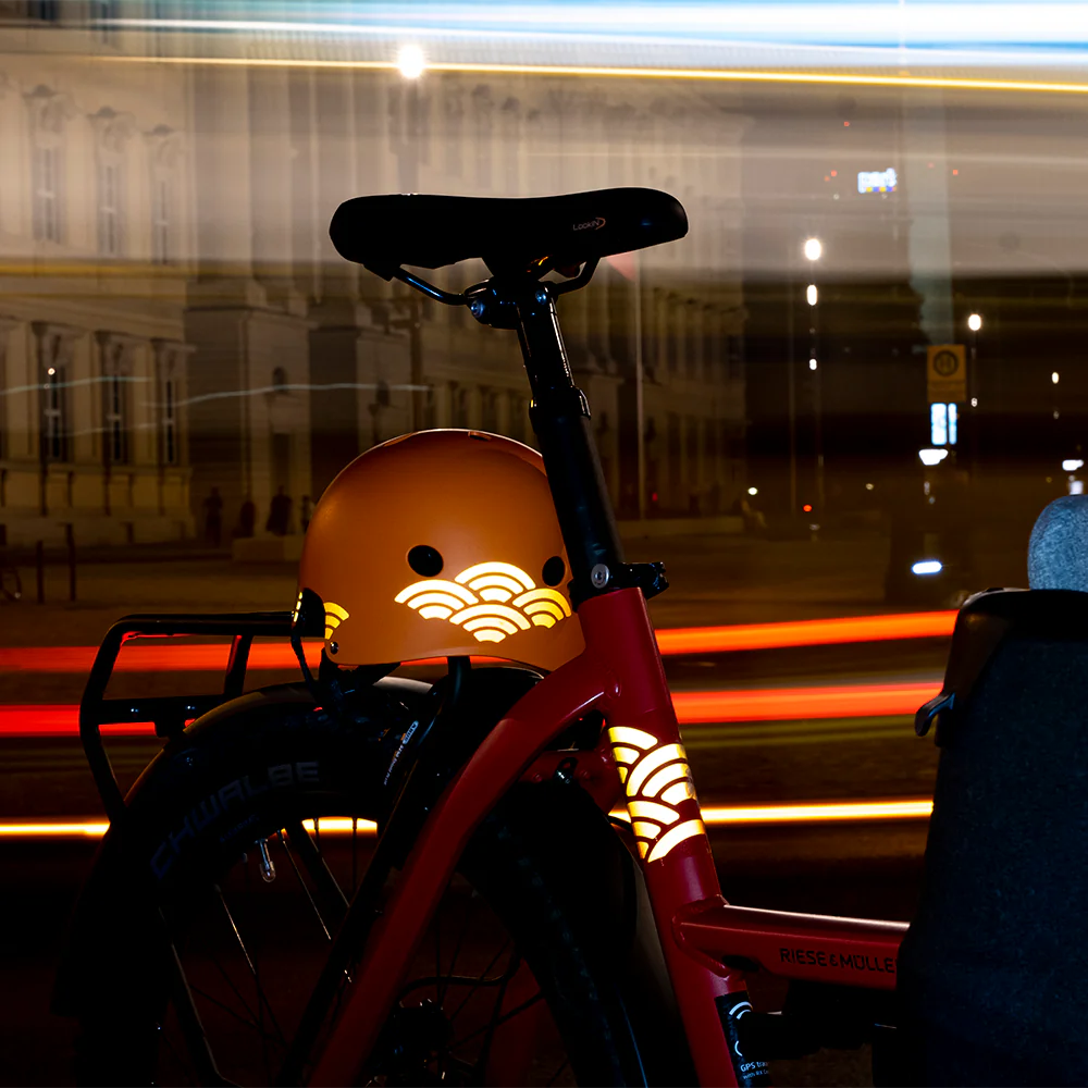 Reflective Berlin reflecterende stickers medium - waves op helm en fiets