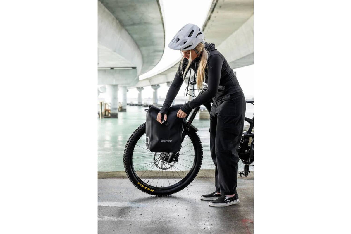 AEROE Urban Pannier Bag 12L zwart - ook te bruiken op de front rack