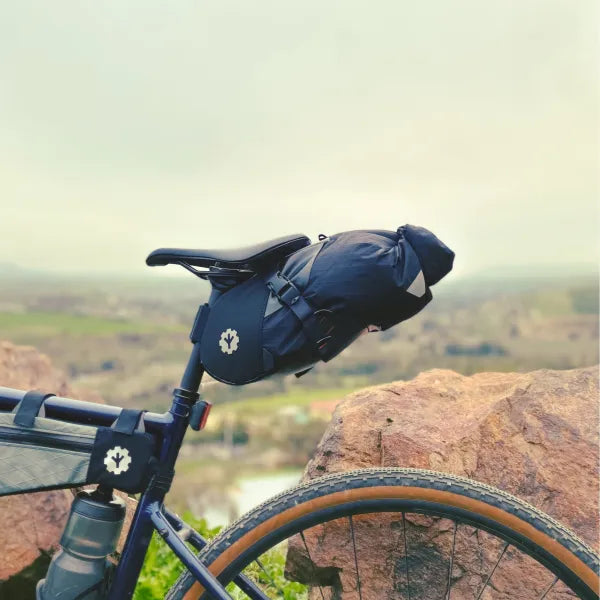 CHOIKE SeatBag Micro 7L - gemonteerd onder en aan een fietszadel