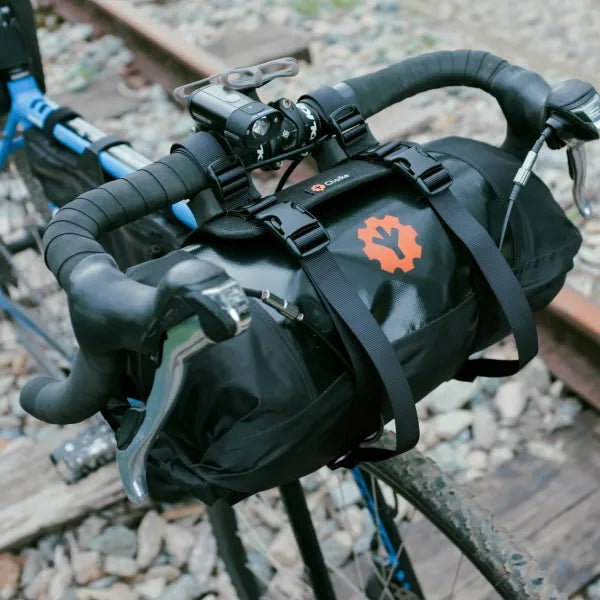 CHOIKE stuurharnas - gemonteerd aan een dropstuur met een dry bag