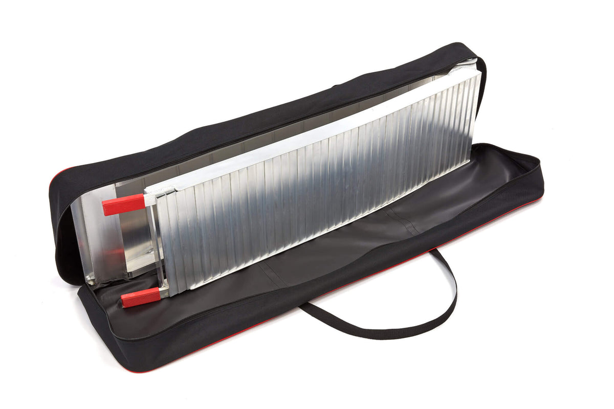  ACEBIKES Foldable Ramp Carry Bag helemaal open geritst met plank