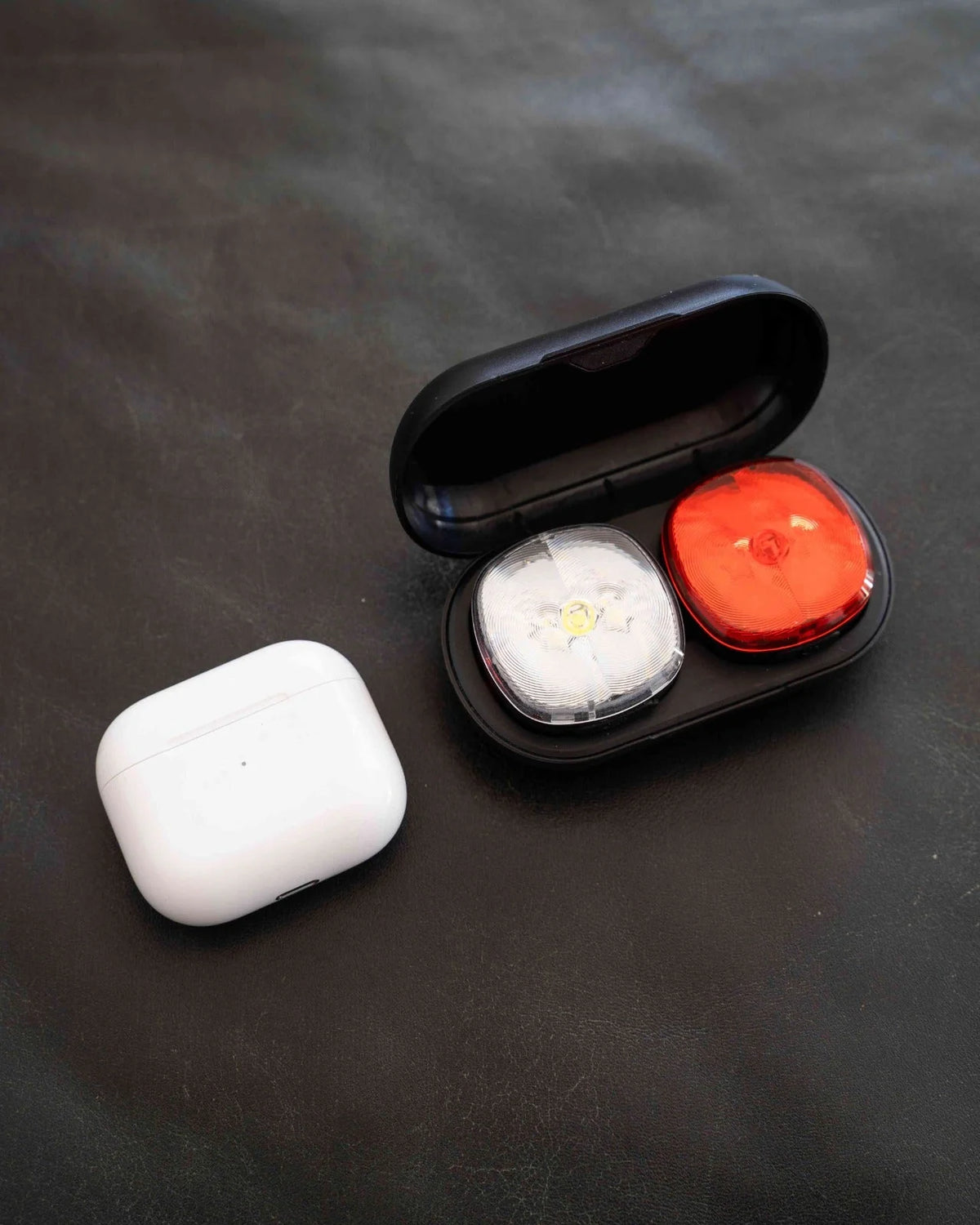 Craft Cadence Light Buds case bijna net zo groot als een earpod case
