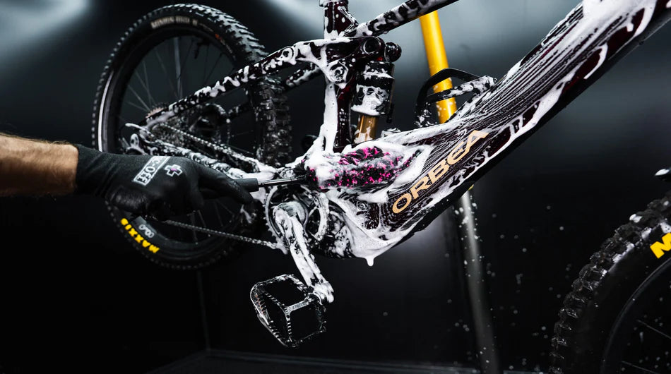 MUC-OFF Microfibre Detailing Brush - fiets frame schoonmaken met de borstel