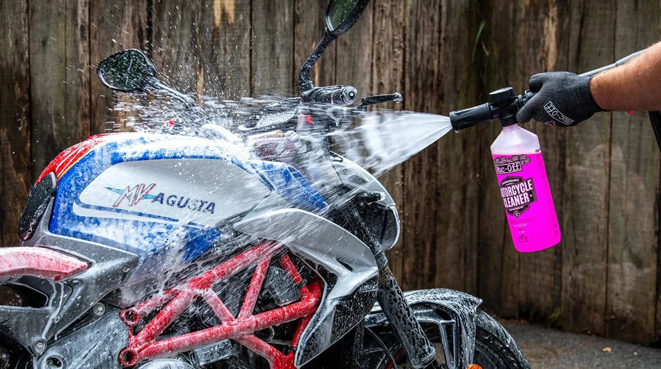 MUC-OFF Motorcycle Pressure Washer Bundle – met de snowfoam de motor wassen