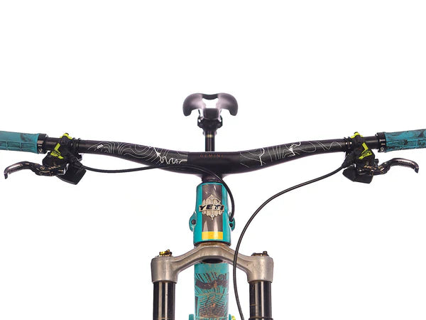 AMS Honeycomb Bar Guard voorzijde beplakt stuur