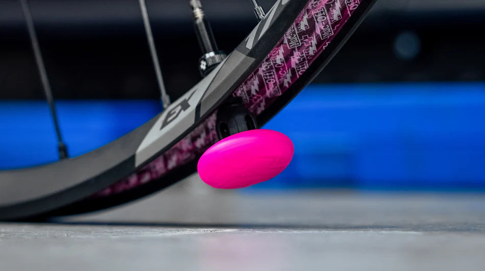 Muc-Off Stealth Tubeless Tag Holder - geplaatst in de velg