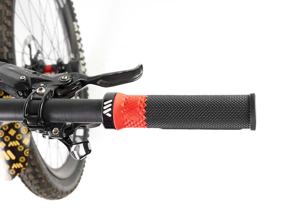 AMS Cero Grips close up gemonteerd