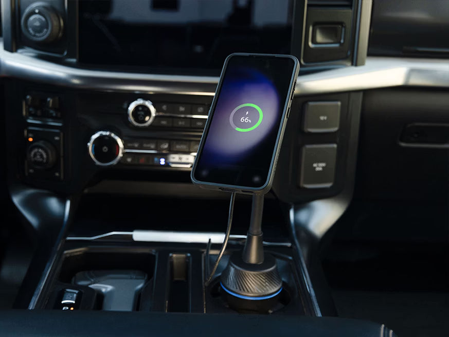 Quad Lock Cup Holder Mount - met een telefoon gemonteerd