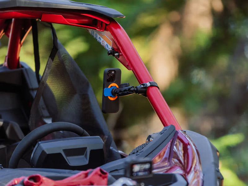 Quad Lock Roll Cage Mount - gemonteerd op een rol cage