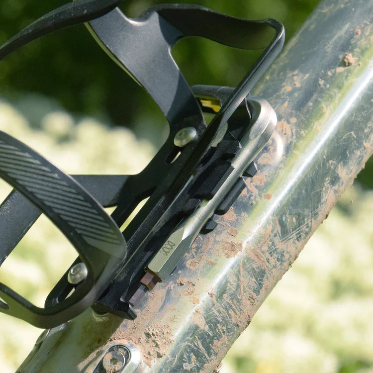 DAYSAVER carrier frame mount onder de bidonhouder