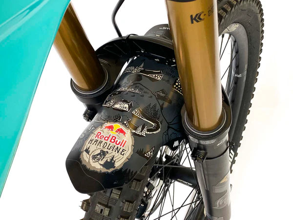 AMS x Red Bull Hardline Mud Guard  gemonteerd