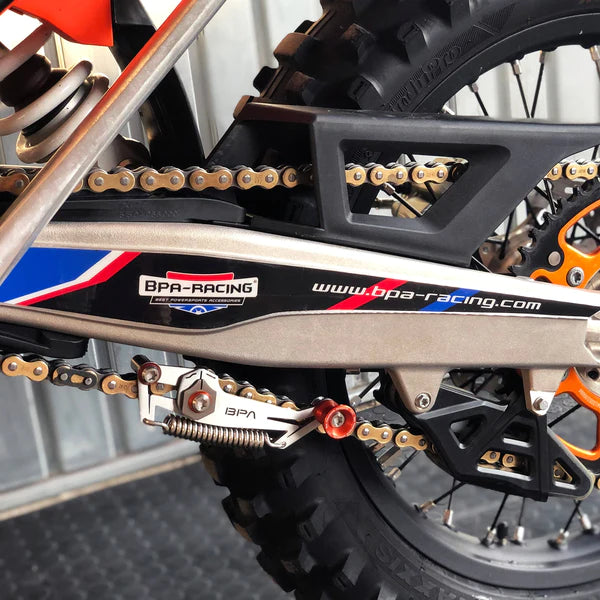 BPA RACING Slack Setter Tool - gemonteerd op de ketting