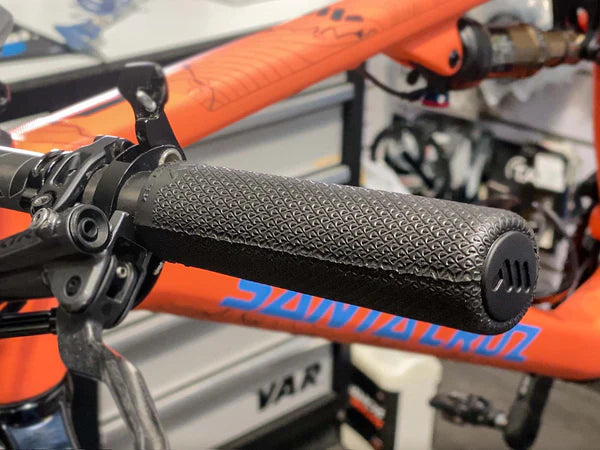 AMS Extralight gemonteerd op mtb stuur