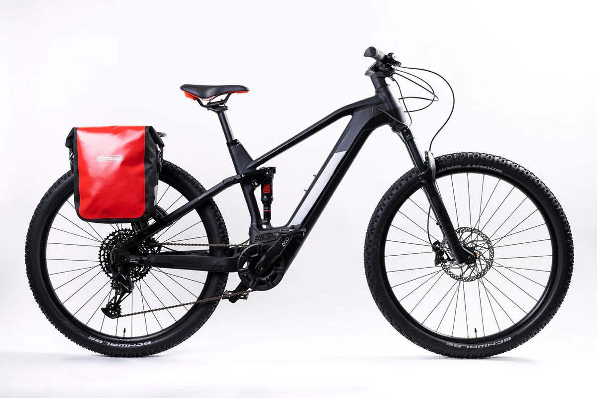 AEROE PANNIER RECEIVER GEMONTEERD MET EEN FIETSTAS