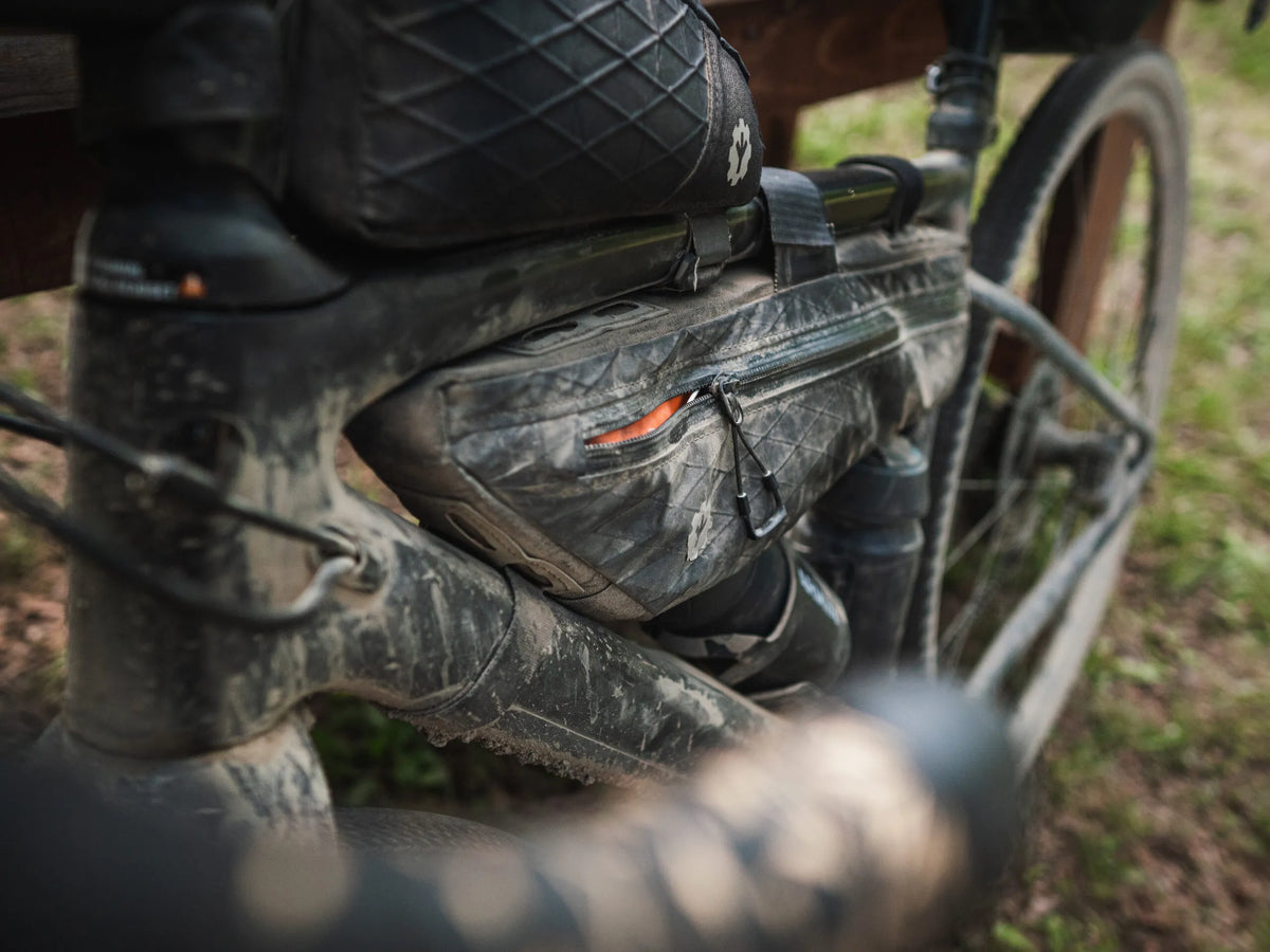 CHOIKE FrameBag R - ook links een rits met oranje voering